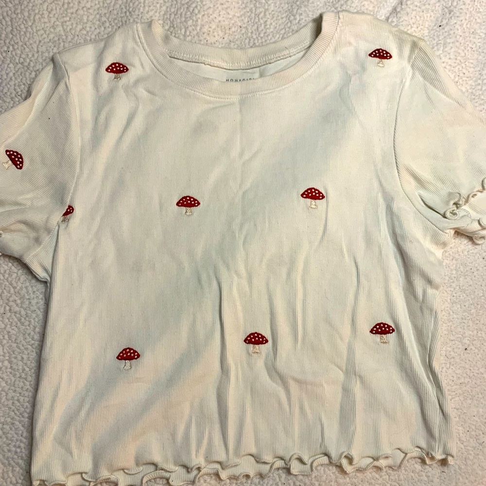 WHITE RUFFLE MUSHROOM CROP TOP X-LARGE